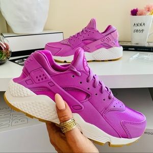 NEW Nike Huarache run sneakers shoes